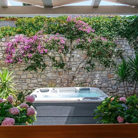 Villa Stone Pearl Sutivan