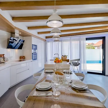 Villa Stone Pearl Sutivan