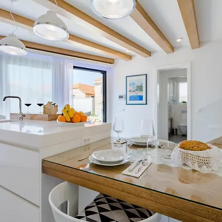 Villa Stone Pearl Sutivan