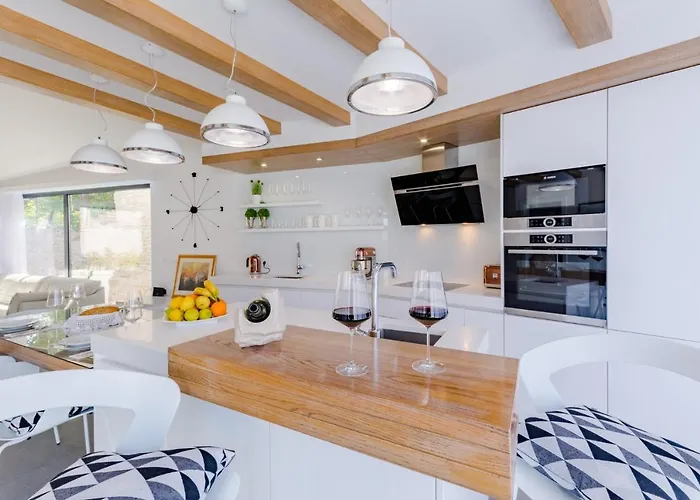 Villa Stone Pearl Sutivan