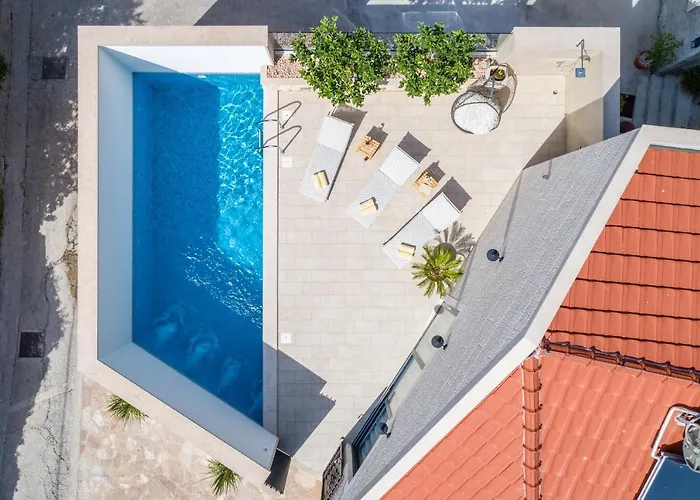 Stone Pearl Villa Sutivan