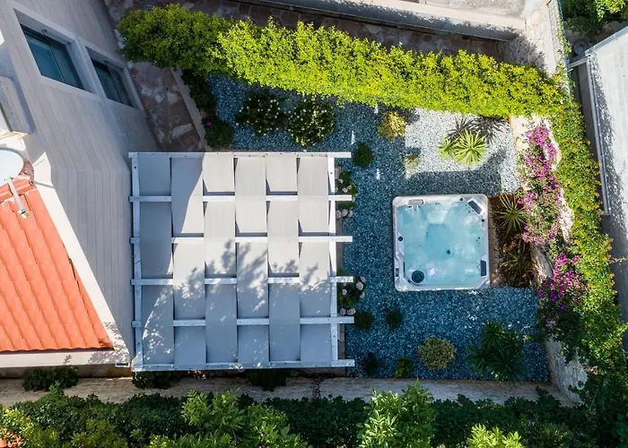 Stone Pearl Villa Sutivan