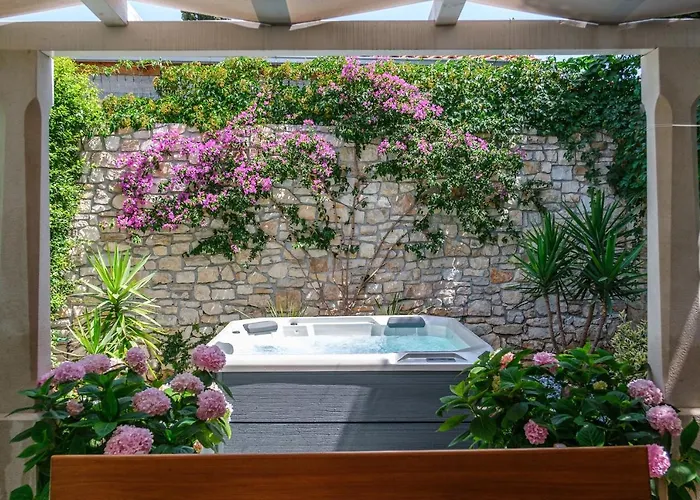 Villa Stone Pearl Sutivan