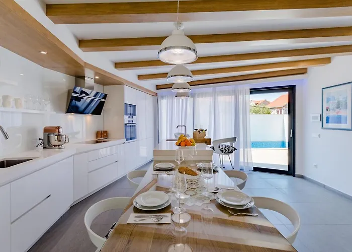 Villa Stone Pearl Sutivan