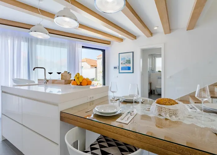 Villa Stone Pearl Sutivan