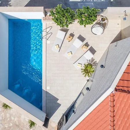 Stone Pearl Vila Sutivan